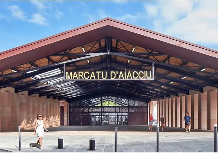 T2 Standing Place Du Marche *